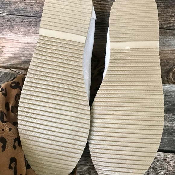 Suede BearPaws Almost a Chelsea Boot in Mushroom Brand New condition size 8 - Picture 7 of 8